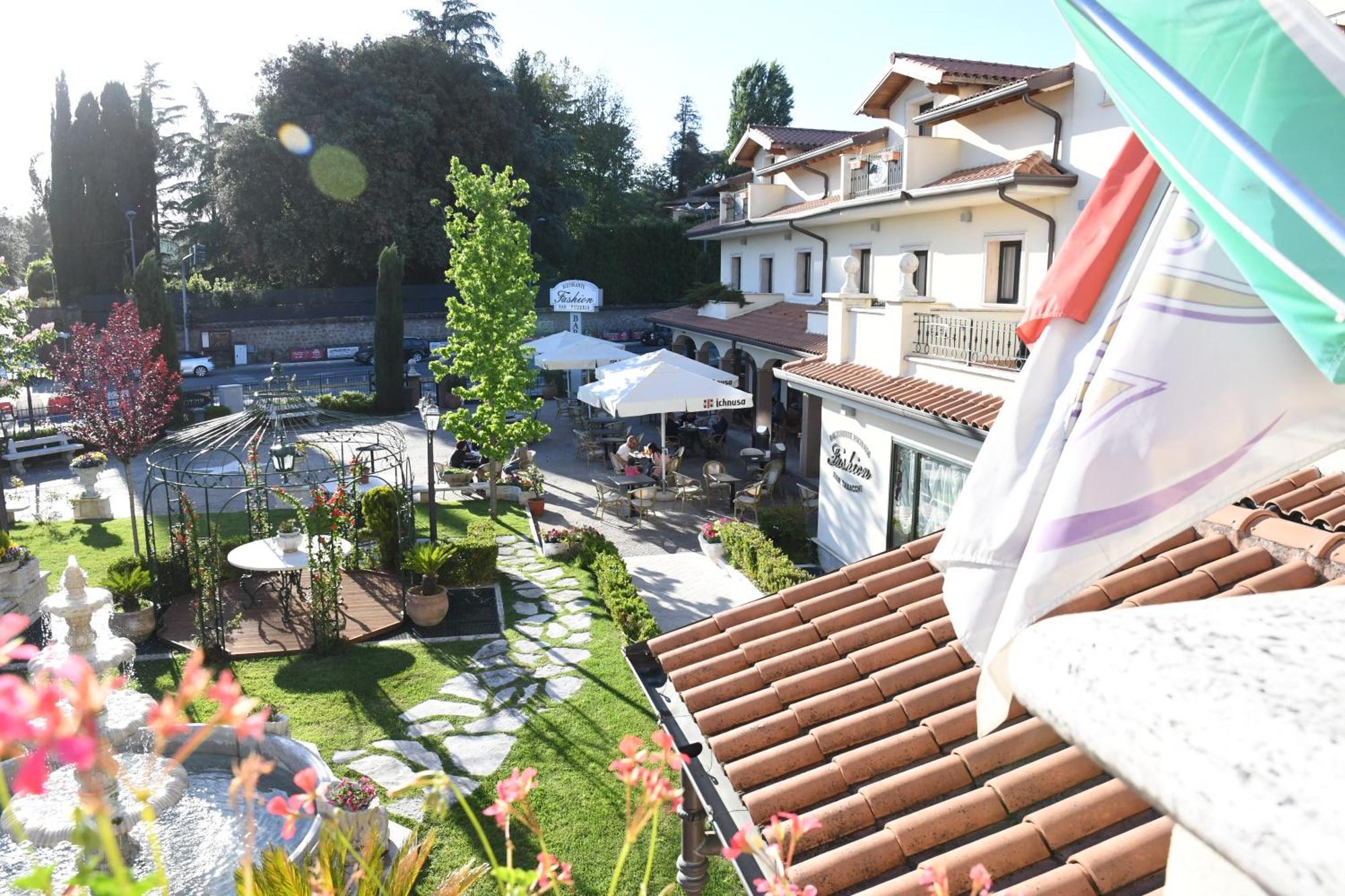 Fashion Hotel Valmontone Exterior foto